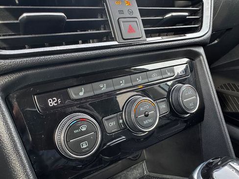 Used 2024 Volkswagen Taos SE image 25