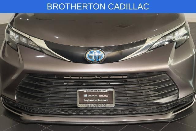 Used 2024 Toyota Sienna LE AWD/4WD image 11