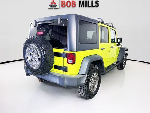 Used 2017 Jeep Wrangler Unlimited Rubicon w/ Connectivity Group AWD/4WD image 7