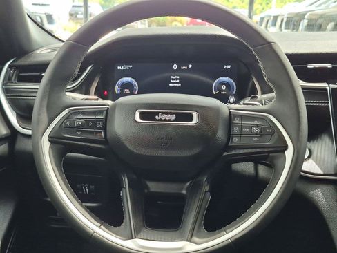 Used 2024 Jeep Grand Cherokee Laredo w/ Luxury Tech Group I AWD/4WD image 14