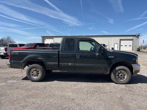 Used 2002 Ford F250 XLT image 2