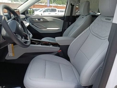 New 2026 Ford Explorer Platinum w/ LUX Leather Package AWD/4WD image 15