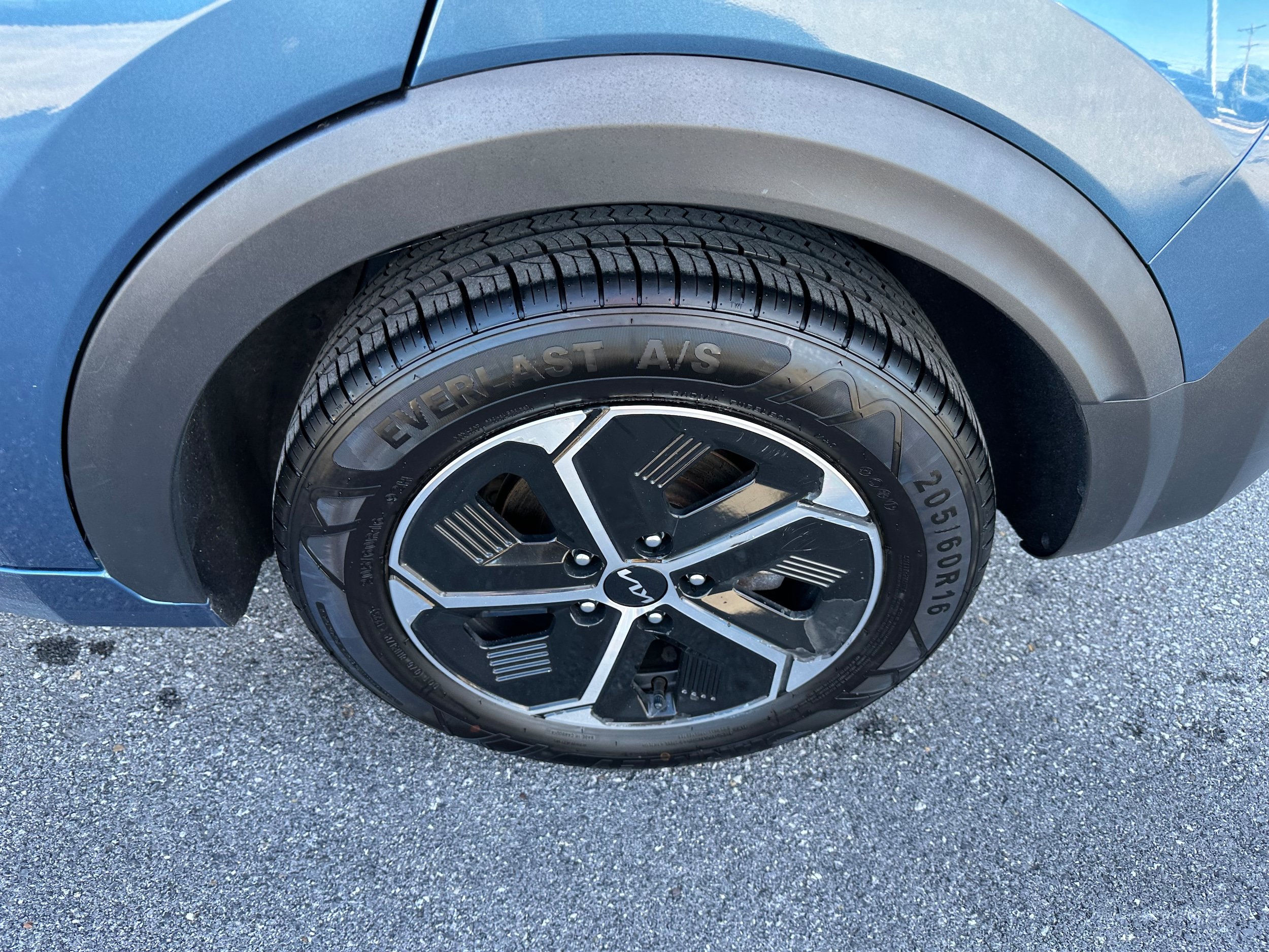 Used 2023 Kia Niro EX w/ EX Cold Weather Package FWD image 9