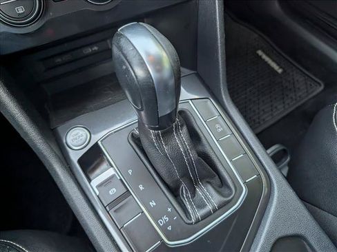 Certified 2021 Volkswagen Tiguan SE FWD image 33