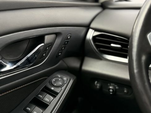 Used 2021 Chevrolet Traverse Premier w/ Redline Edition image 28