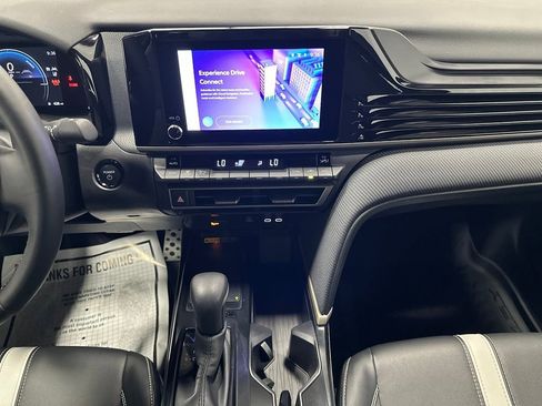 Used 2026 Toyota Camry SE FWD image 25