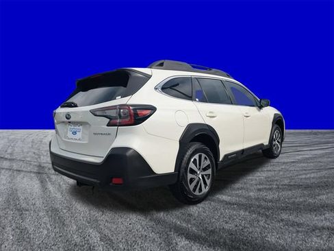 Used 2025 Subaru Outback Premium AWD/4WD image 3