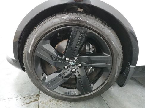 Used 2023 Land Rover Discovery Metropolitan Edition AWD/4WD image 37