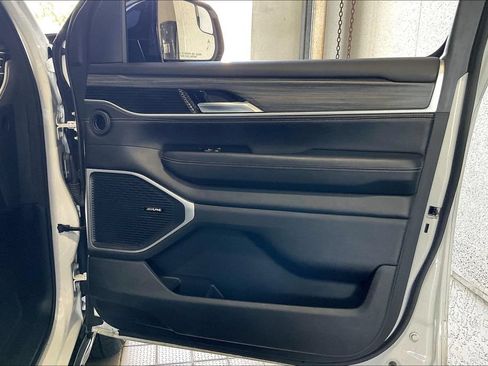 Used 2024 Jeep Wagoneer Series II w/ Flexible Seating Group RWD image 22