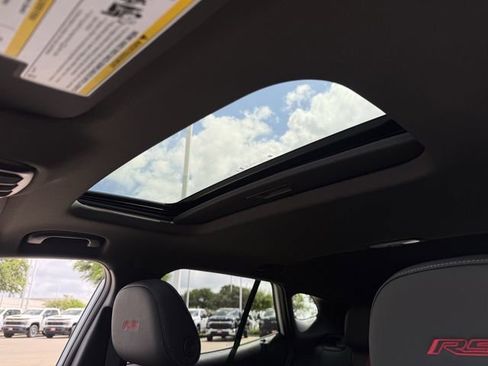 New 2026 Chevrolet Trax RS w/ Sunroof Package FWD image 23