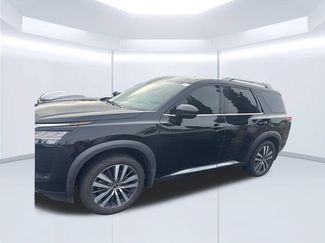 Used 2022 Nissan Pathfinder Platinum w/ Cargo Package AWD/4WD video 2