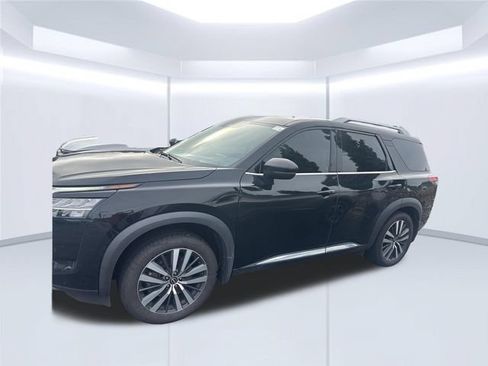 Used 2022 Nissan Pathfinder Platinum w/ Cargo Package AWD/4WD image 2