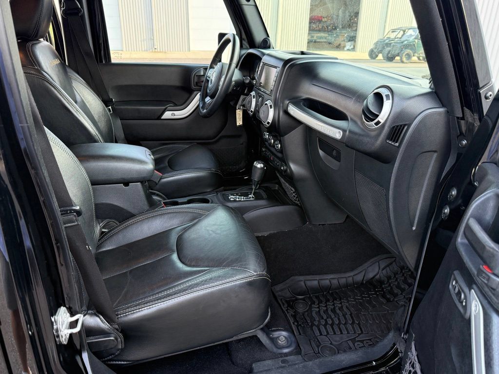 Used 2014 Jeep Wrangler Unlimited Sahara w/ Max Tow Package AWD/4WD image 31