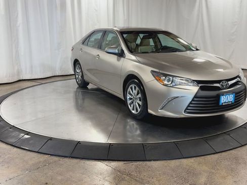 Used 2016 Toyota Camry XLE image 3
