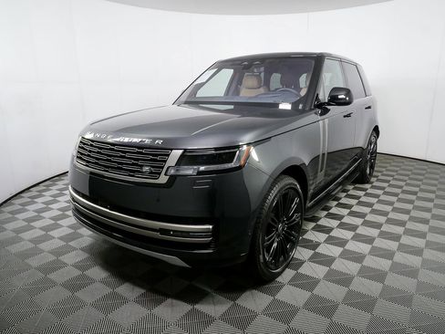 Used 2023 Land Rover Range Rover SE image 1