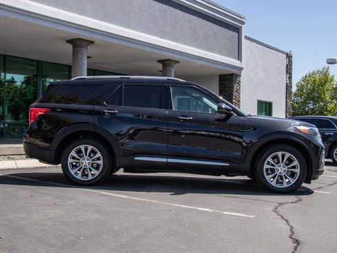 Used 2023 Ford Explorer Limited w/ Equipment Group 301A image 8