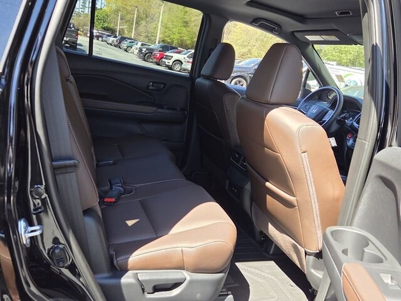 Used 2025 Honda Passport EX-L image 16