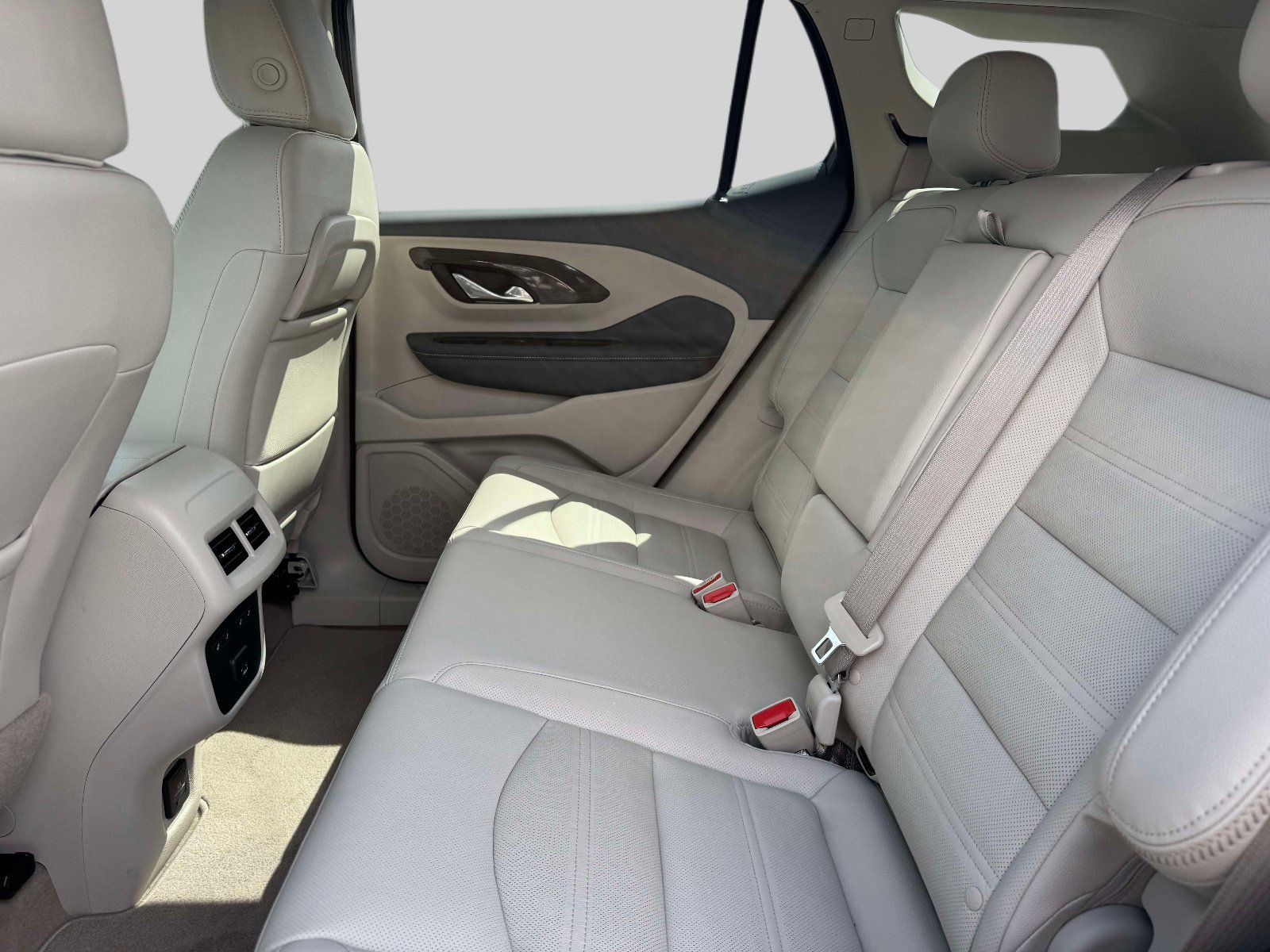 Used 2024 GMC Terrain Denali w/ Denali Premium Package AWD/4WD image 14