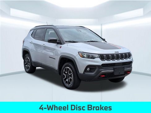 Used 2024 Jeep Compass Trailhawk AWD/4WD image 9