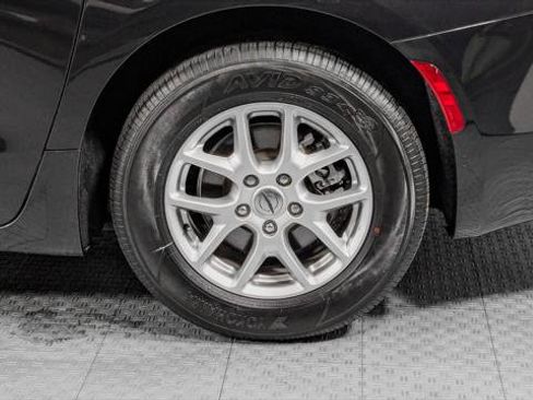 Used 2023 Chrysler Voyager LX image 35