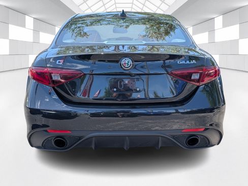 Used 2023 Alfa Romeo Giulia Veloce RWD image 6