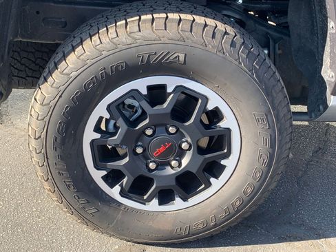 Used 2025 Toyota Tacoma TRD Off-Road image 29