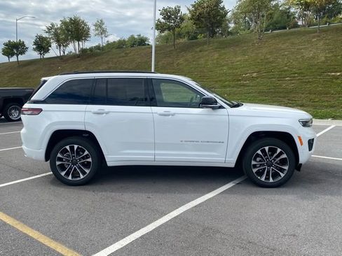 New 2025 Jeep Grand Cherokee Overland w/ Adv Protech Group III AWD/4WD image 9