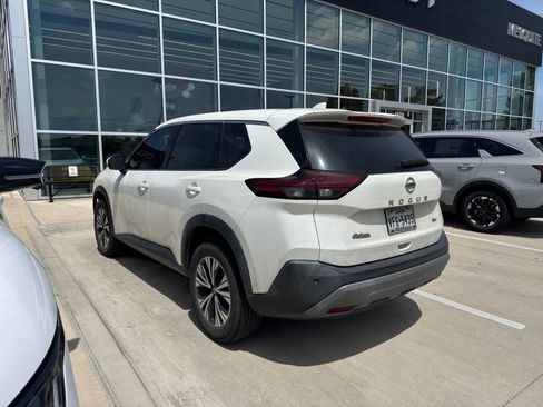 Used 2021 Nissan Rogue SV FWD image 4