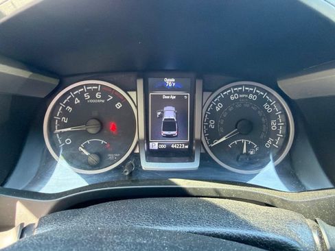 Used 2021 Toyota Tacoma SR5 RWD image 17