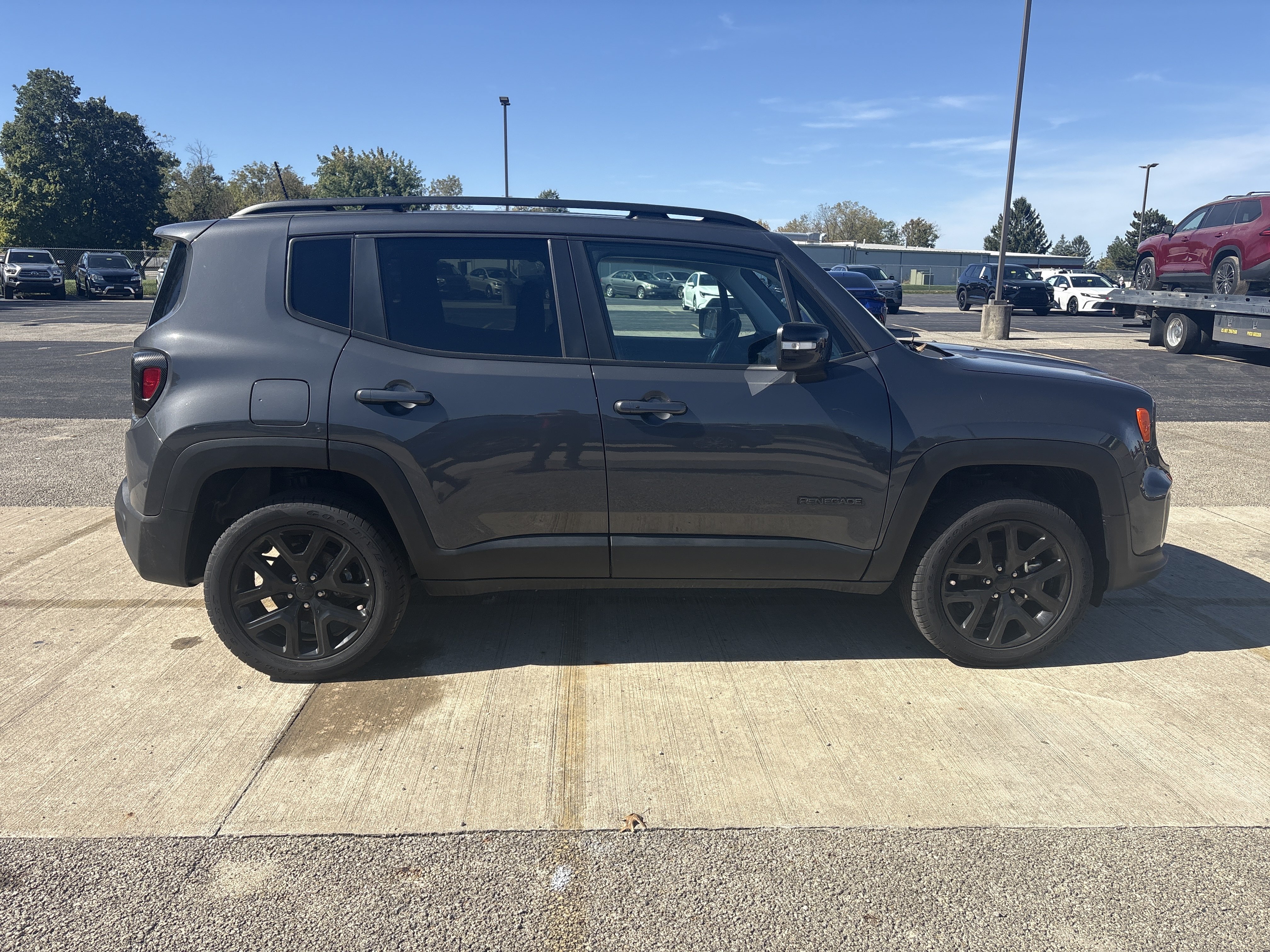 Used 2023 Jeep Renegade Altitude AWD/4WD image 3