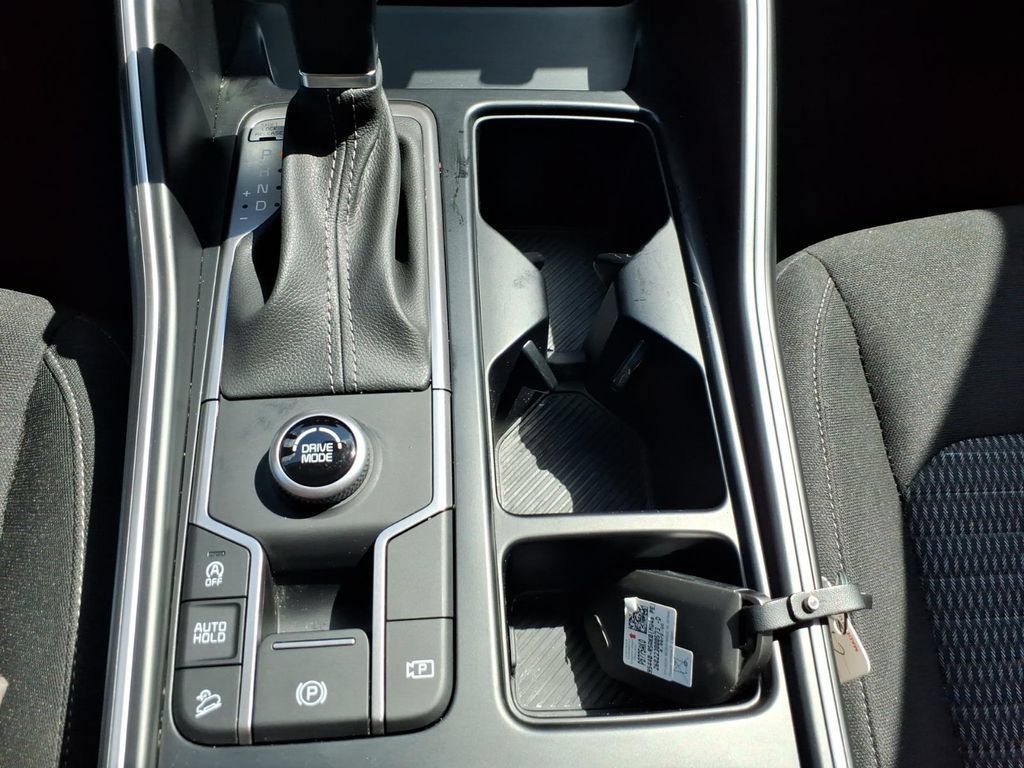 Certified 2026 Kia Sorento LX FWD image 13