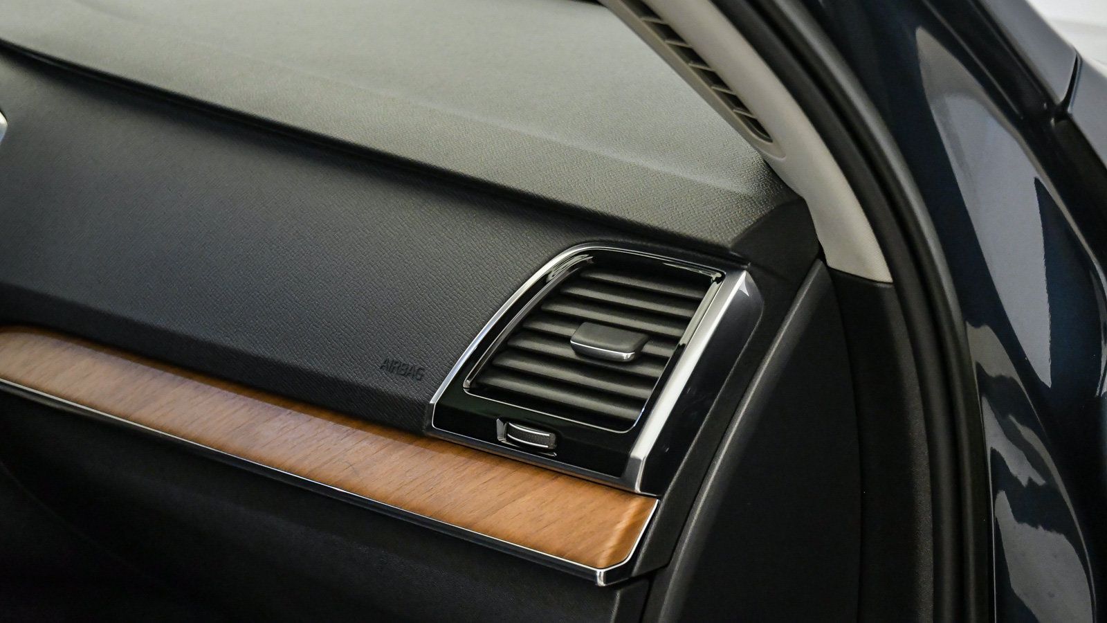 Certified 2023 Volvo XC90 B6 Plus w/ Protection Package Premier AWD/4WD image 16
