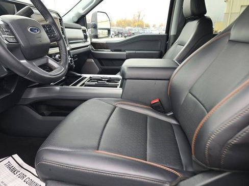 Used 2025 Ford F250 Lariat w/ Black Appearance Package image 2