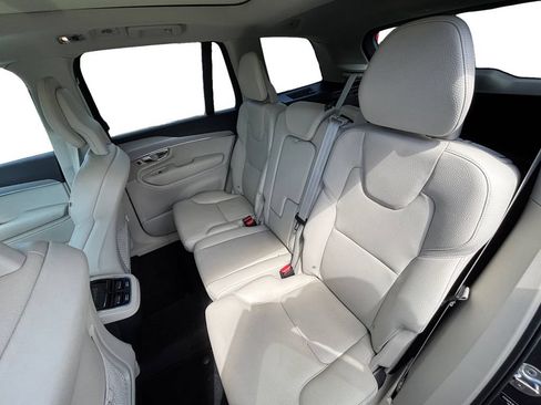 Used 2022 Volvo XC90 T5 Momentum AWD/4WD image 13