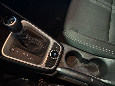 Used 2025 Hyundai Venue SEL image 41