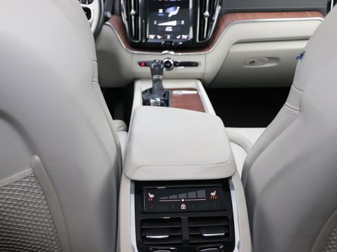 Used 2019 Volvo XC60 T6 Inscription w/ Protection Package image 33
