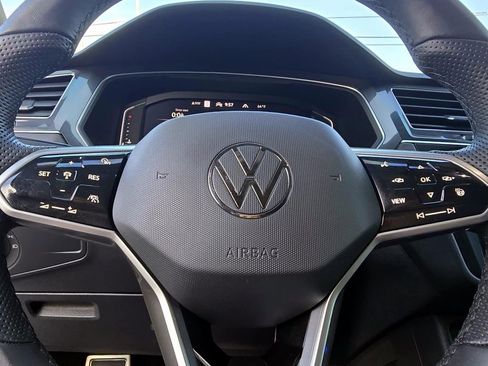 Used 2022 Volkswagen Tiguan SEL R-Line image 14