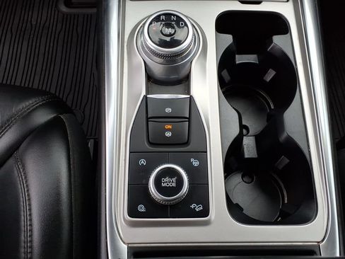 Used 2020 Ford Explorer Platinum w/ Premium Technology Package AWD/4WD image 18