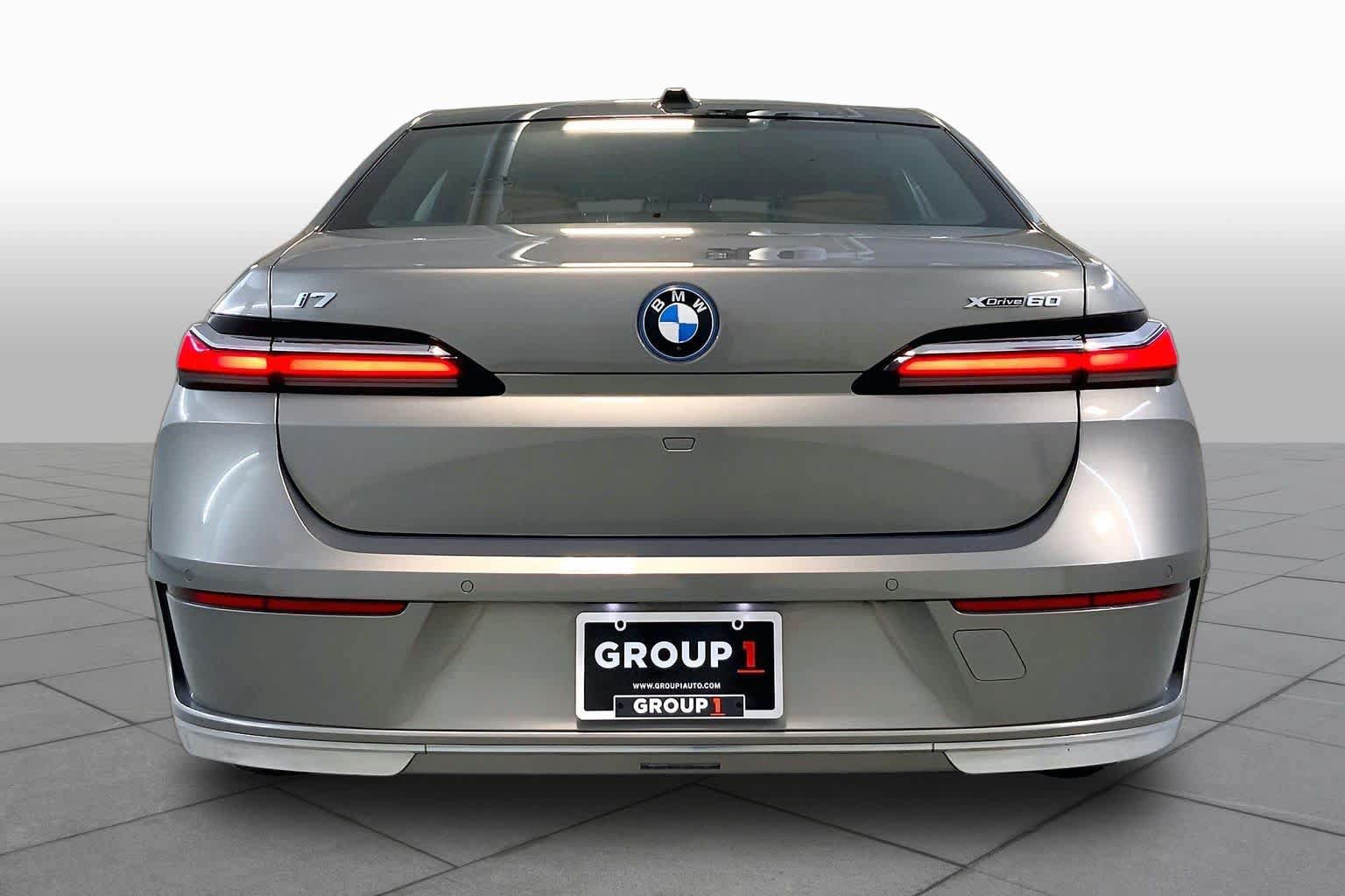 Used 2024 BMW i7 xDrive60 AWD/4WD image 4