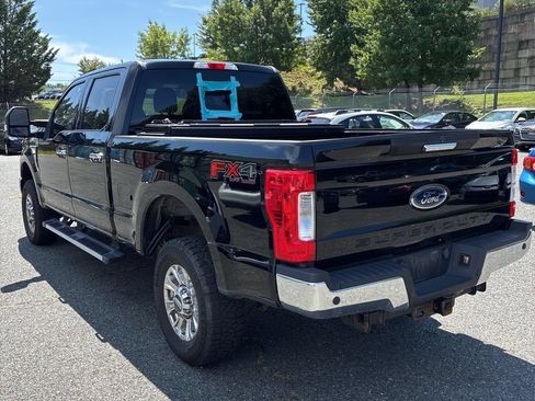 Used 2017 Ford F250 XLT w/ XLT Premium Package AWD/4WD image 4