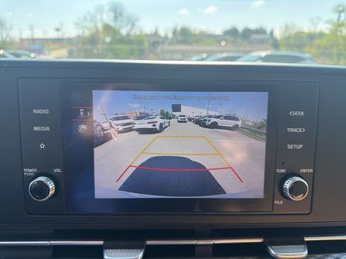 Used 2024 Kia Carnival LX FWD image 25