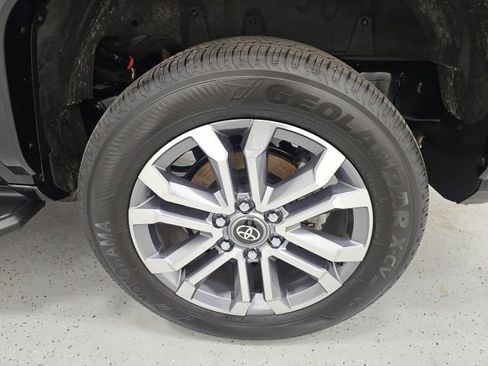Used 2025 Toyota 4Runner Limited AWD/4WD image 10