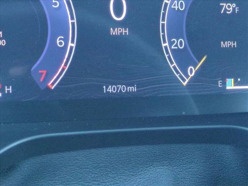 Used 2025 Jeep Grand Cherokee Altitude RWD image 11