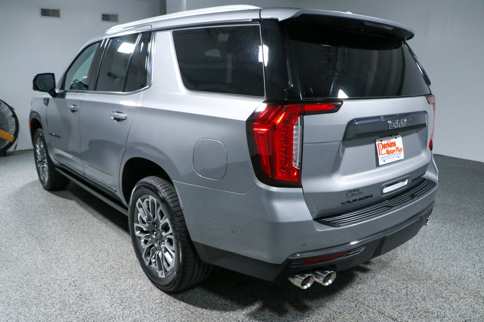 Used 2023 GMC Yukon Denali Ultimate AWD/4WD image 9