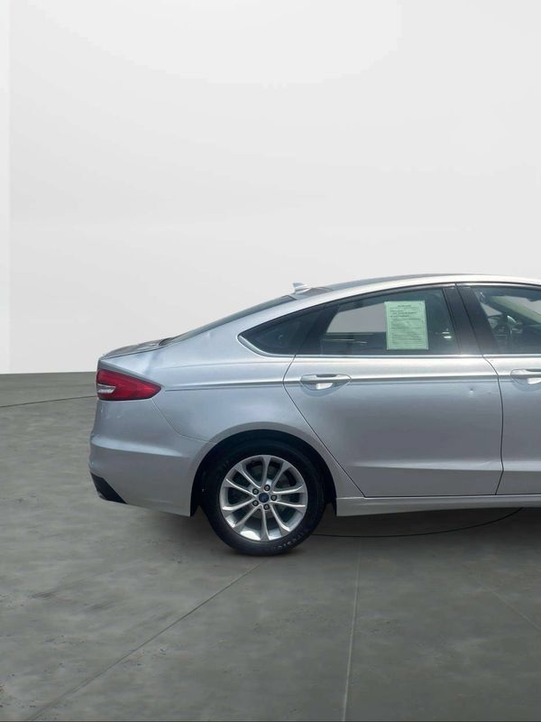 Used 2019 Ford Fusion SE FWD image 29