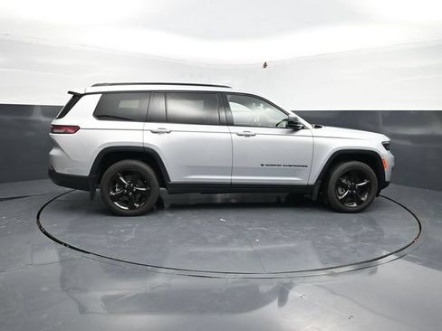 Used 2023 Jeep Grand Cherokee L Laredo AWD/4WD image 11