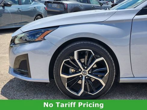 Used 2024 Nissan Altima 2.5 SR FWD image 7