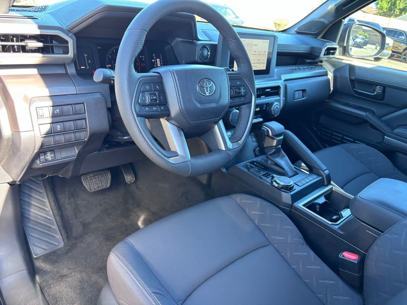 Used 2025 Toyota Tacoma SR5 AWD/4WD image 15