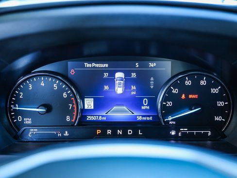 Used 2022 Ford Explorer XLT w/ Equipment Group 202A image 4