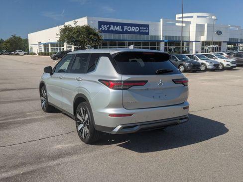 Used 2025 Mitsubishi Outlander SE AWD/4WD image 5